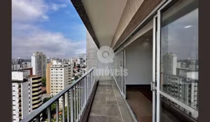 Cobertura duplex no Campo Belo com piscina privativa.