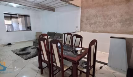 Casa de 3 quartos e 3 vagas de garagem no Ideal