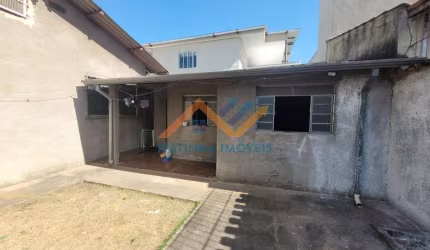 Casa espaçosa e bem localizada no bairro Imba&#250;bas em Ipatinga