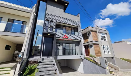 Sobrado Alto Padrão 3 Dormitórios com 1 suíte - 259m² - Costeira - São José dos Pinhais