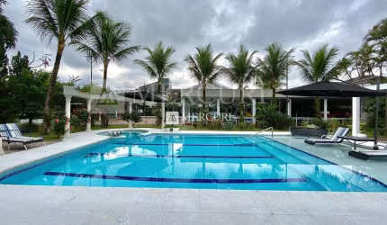 Elegante Casa com 5 Suítes e Piscina no Jardim Acapulco