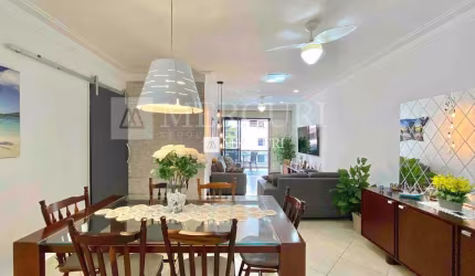 Apartamento à Venda na Praia da Enseada, Guarujá - Sacada Ampla