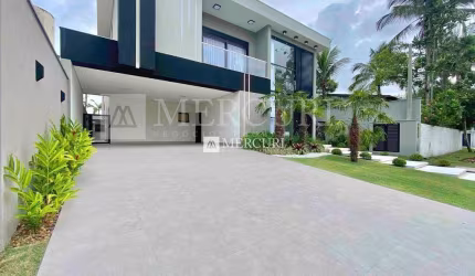 Casa no Guarujá, Condomínio Fechado, Jardim Acapulco, 6 suítes à venda.