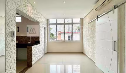 Apartamento no Guarujá, Pitangueiras, Com Sacada e a 200 metros da Praia