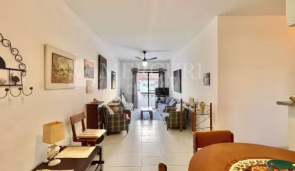 Apartamento no Guarujá, Enseada, Sacada e 2 Quartos