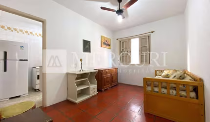 Apartamento no Guarujá, Astúrias, 1 dormitório e com condomínio baixo.