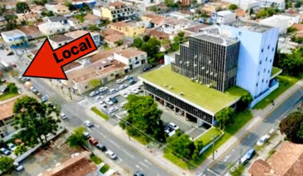 Araucária terreno no centro com casas