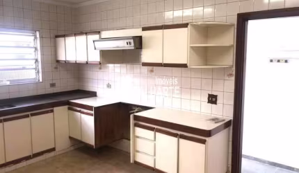 Sobrado a venda ou aluguel  no Campo Grande