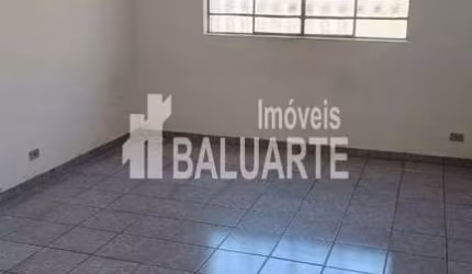 Sobrado em rua sem saída, para locação no Campo Grande