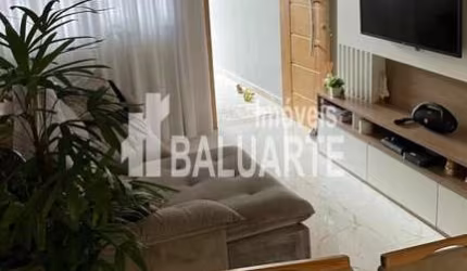 Sobrado com 3 Quartos e 2 banheiros à Venda, 114 m² por R$ 826.000