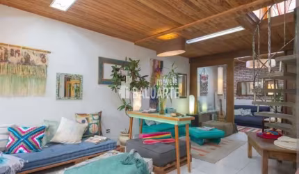 Galpão/Depósito/Armazém e 4 banheiros à Venda, 240 m² por R$ 4.000.000