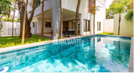Casa de Condomínio com 4 Quartos e 6 banheiros à Venda, 650 m²