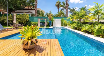 Casa de Condomínio com 5 Quartos e 5 banheiros à Venda, 650 m²