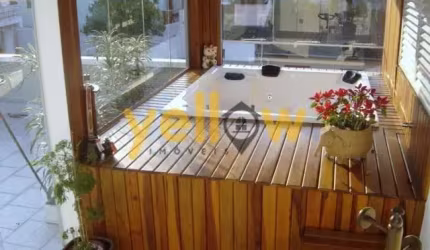 Casa de luxo em condomínio fechado em Arujázinho IV com 4 suítes e 380m² por R$1.800.000 - Venda