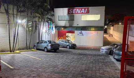 Prédio Comercial de 1.000m² em Chácara São José - Arujá por R$ 3.5M - Venda e Locação.