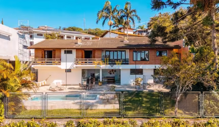 Belissima casa Condominio Arujazinho I, II, III