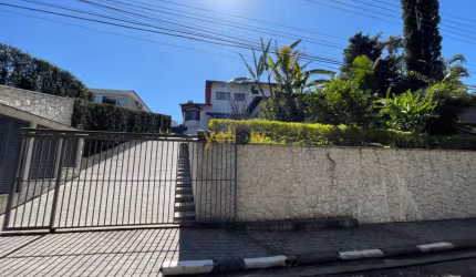 Casa de luxo em condomínio fechado em Arujá com 4 dormitórios, 3 suítes e 7 banheiros por R$ 2,6 milhões