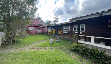 Alugue uma casa em condomínio fechado em Arujá com 250m², 4 dormitórios, 1 suíte e 2 banheiros por R$7.000/mês. Confira agora!