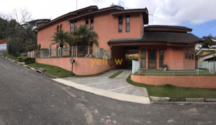 Casa de Luxo em Condomínio Fechado em Arujá - 320m², 5 Dormitórios, 5 Suítes, 6 Banheiros - Venda por R$2M