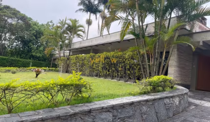 Casa em Condomínio Arujazinho 4 com 6 suítes e com terreno de 1500 metros em Arujá - Venda por R$ 3 milhões