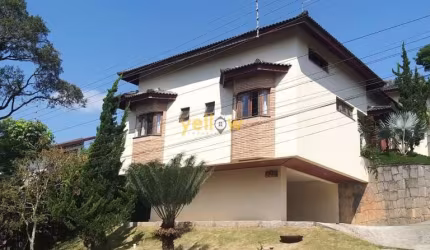 Casa em Condomínio Fechado em Arujázinho com 4 dormitórios e 4 suítes por R$ 2.4 milhões