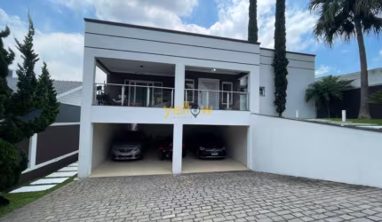 Casa de luxo em condomínio fechado em Arujá com 4 suítes e 5 banheiros por R$ 4.5 milhões