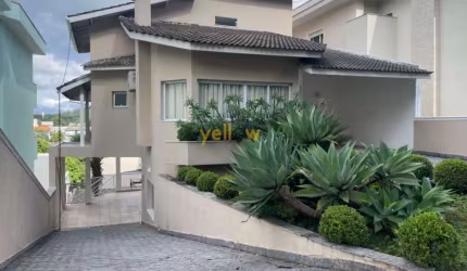 Casa em Condomínio Arujá 5 com 4 Dormitórios e 3 Suítes - Aluguel por R$ 15.000.
