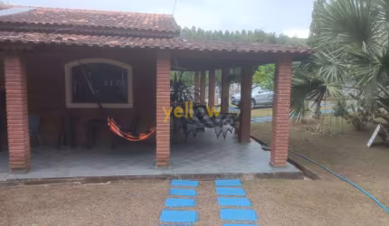 Chácara em Nogueira - Guararema com 4 dormitórios, 1 suíte e 300m² por R$1 milhão para venda - Confira!