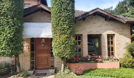 Casa em Arujázinho: 3 Suítes, 5 Banheiros - R$2.300.000