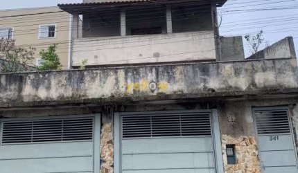 Casa espaçosa em bairro central de Arujá - 4 quartos, 1 suíte, 4 banheiros - venda