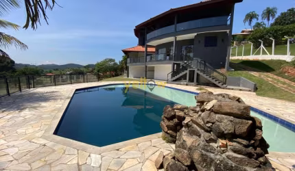 Casa em Condomínio Fechado em Guararema com 4 suítes e 212m² de área útil por R$2,5 mi - Venda e Locação
