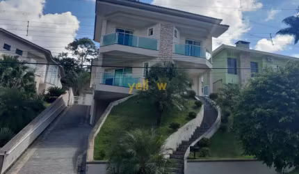 Casa em Condomínio Hills III - Arujá com 358M² e 3 suítes por R$ 2.5 milhões