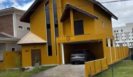 Casa em Arujá Ville: 3 Dormitórios e Suíte à Venda e Locação