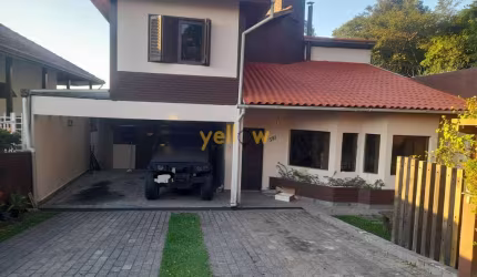 Casa em Condomínio Fechado em Arujá Country Club - 375m², 3 Dormitórios, 1 Suíte, 4 Banheiros - Venda  por R$2M