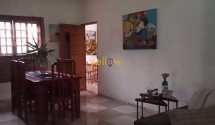 Chácara em - Suzano: 175m², 4 dormitórios, 1 suíte, 3 banheiros por R$ 795.000 para venda.