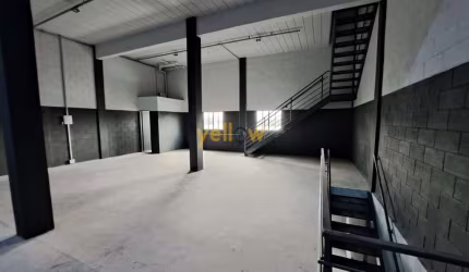 Galpão 740m² em Guarulhos - 5 Banheiros - Aluguel R$18.500