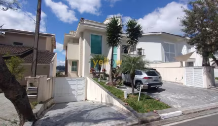 Casa Luxuosa em Arujá 5: 4 Suítes, 347m² por R$ 3.3M