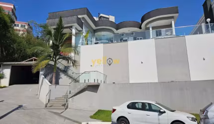 Luxuosa Casa em Condomínio Hills III - Arujá à Venda e Locação
