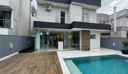Casa em Condomínio Fechado em Aruã - 3 Dormitórios, 360m²