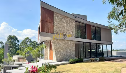 Casa Luxuosa em Condomínio Fechado - Arujá, 4 Suítes, 358m²