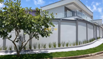 Casa à Venda em Guarulhos: 3 Suítes e 165m² por R$1.200.000