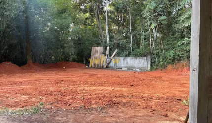 Venda de terreno com inicio de obra já com o primeiro andar laje e todas as fundações do projeto prontoem condomínio em Ibirapitanga, Santa Isabel. Oportunidade única por R$ 690.000. Invista no seu fu