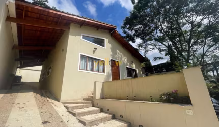 Casa em Condomínio Fechado em Arujá Country Club - Arujá, SP
