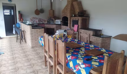 Chácara em Jardim das Acácias, Santa Isabel: 300m², 3 dorms, 1 suíte, 3 banheiros. Venda por R$ 1200. Aproveite!