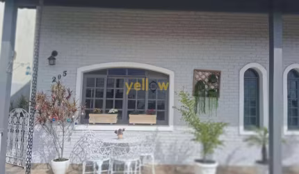 Casa à Venda em Arujá Center Ville: 3 Dormitórios, 200m²