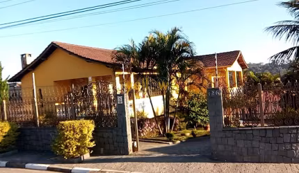 Casa à Venda em Jordanópolis, Arujá: 4 Dormitórios e 500m²