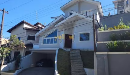 Casa em Arujá: 4 Dormitórios em Condomínio Fechado