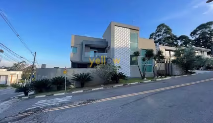 Casa à Venda: 3 Suítes, 383m², Condomínio Fechado