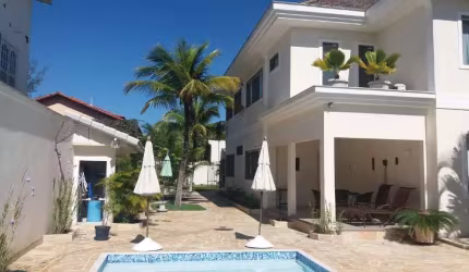 MANSÃO COM 4 SUITES E 6 VAGAS DE GARAGEM NA BARRA DA TIJUCA