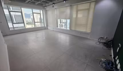 Sala comercial no Centro Metropolitano, Barra Olimpica